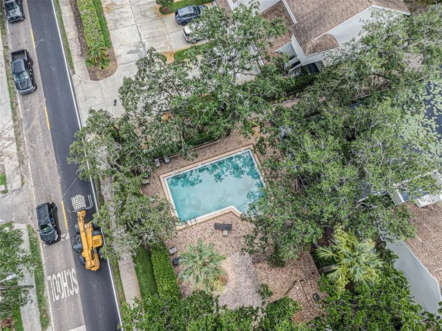 $570,000 | 5203 Bayshore Boulevard, Unit 11, Tampa, FL 33611