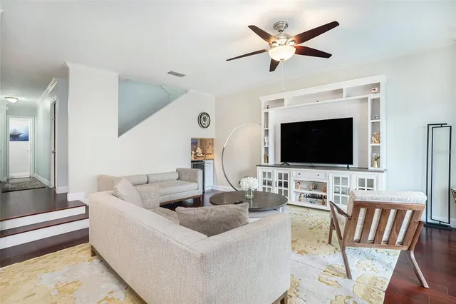 $570,000 | 5203 Bayshore Boulevard, Unit 11, Tampa, FL 33611