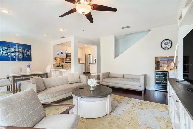 $570,000 | 5203 Bayshore Boulevard, Unit 11, Tampa, FL 33611