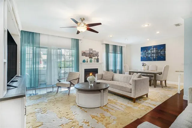 $570,000 | 5203 Bayshore Boulevard, Unit 11, Tampa, FL 33611