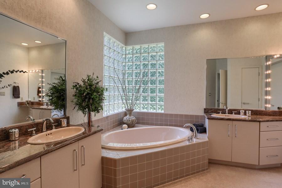 1660 Starcross Road York, PA 17403 - Photo 22 of 36 Gallery Image 22