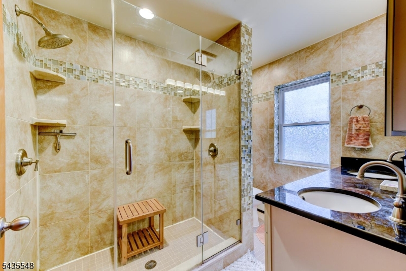 11 Mt Crest Road Oak Ridge, NJ 07438 - Photo 18 of 36
