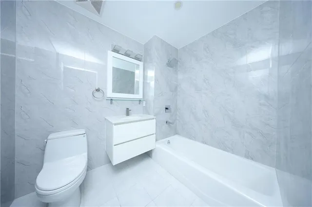 $762,900 | 643 5th Avenue, Unit 3A | Greenwood Heights