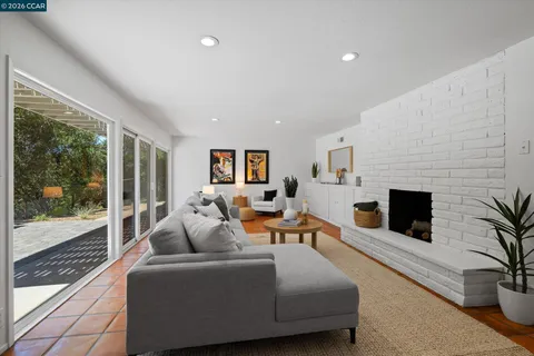 $1,695,000 | 8 Westwood Court, Orinda, CA 94563