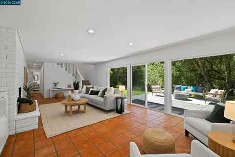 $1,695,000 | 8 Westwood Court, Orinda, CA 94563