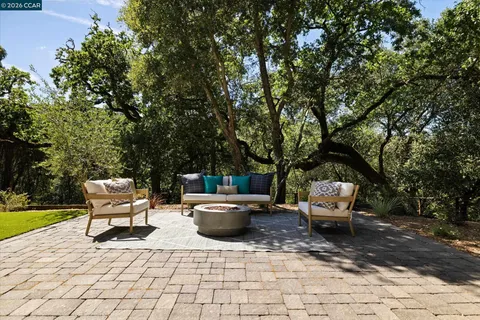 $1,695,000 | 8 Westwood Court, Orinda, CA 94563