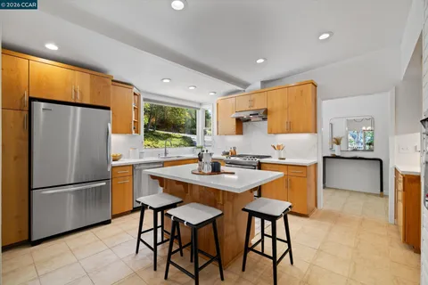 $1,695,000 | 8 Westwood Court, Orinda, CA 94563