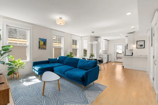 $829,000 | 100 Bartlett Street, Unit 2, Somerville, MA 02145