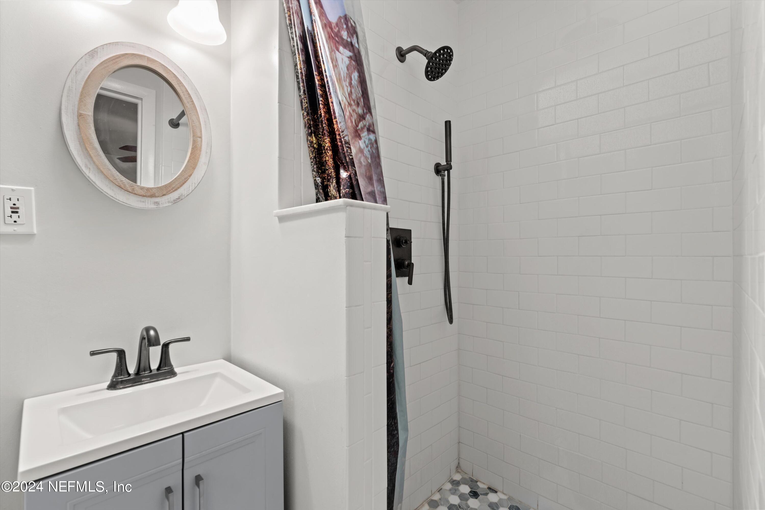 644 Monte Carlo Road Jacksonville, FL 32216 - Photo 14 of 20 15-Primary Bathroom