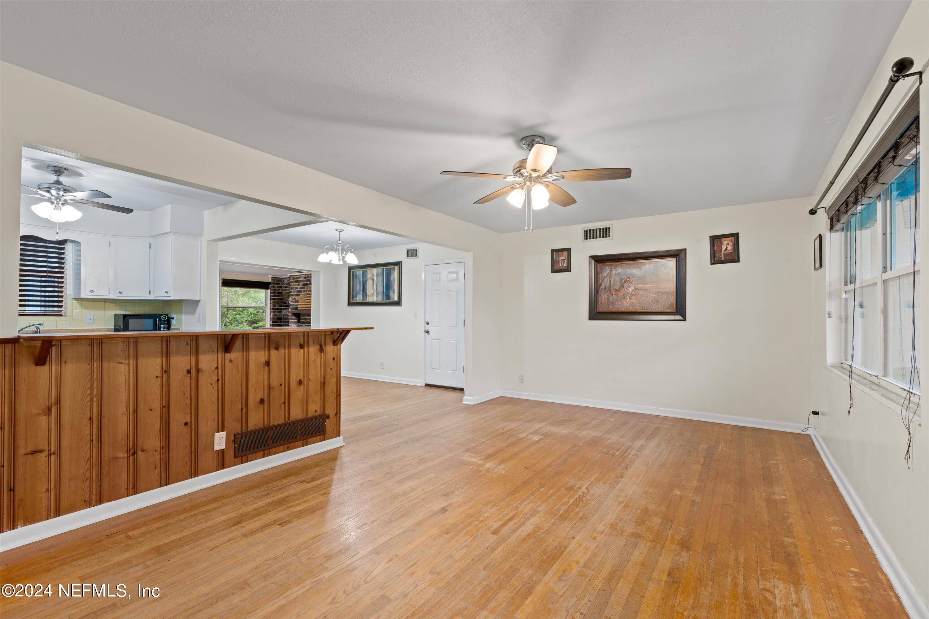 644 Monte Carlo Road Jacksonville, FL 32216 - Photo 3 of 20 04-Living Room