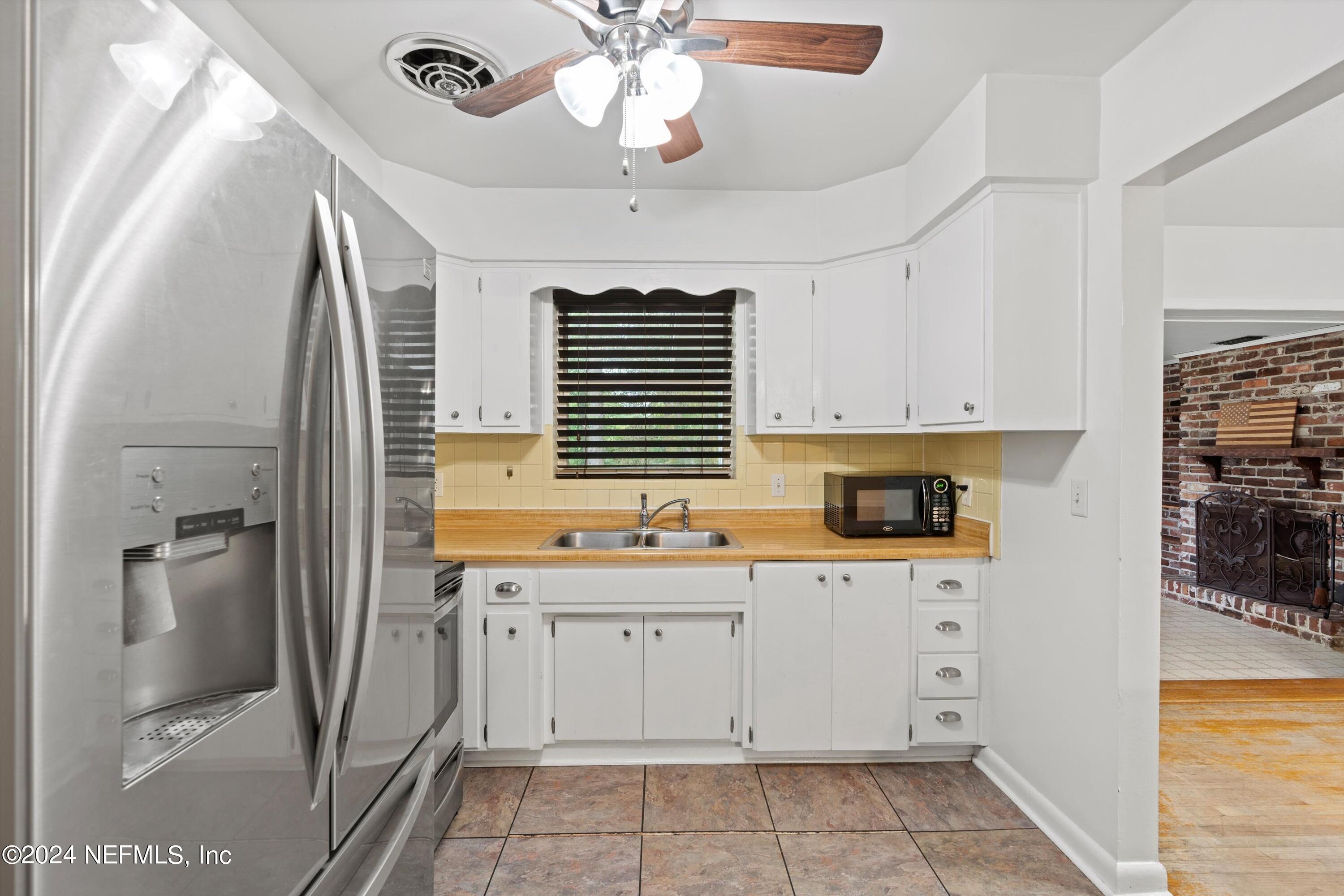 644 Monte Carlo Road Jacksonville, FL 32216 - Photo 8 of 20 09-Kitchen