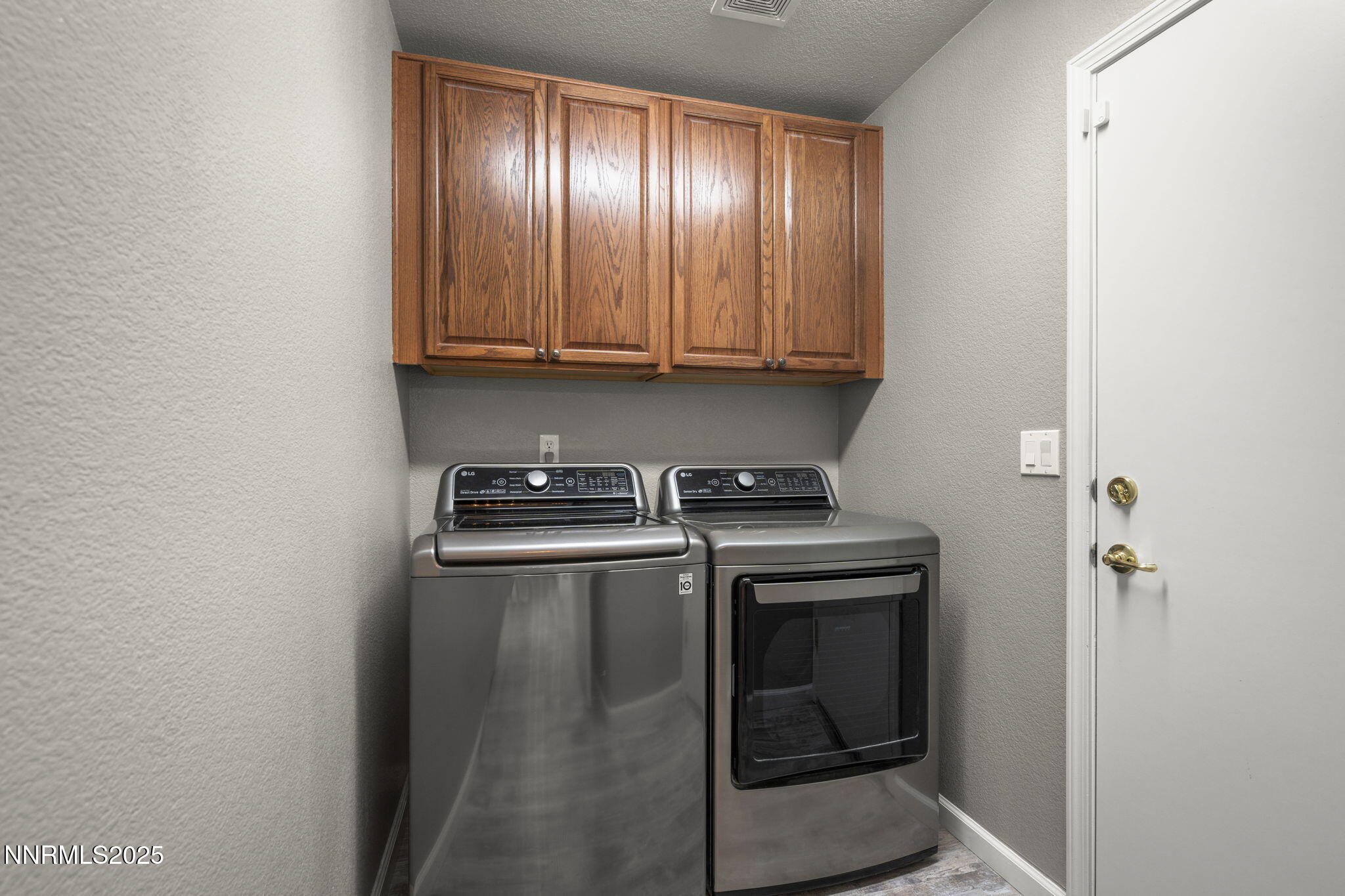 8963 Wynne Street Reno, NV 89506 - Photo 18 of 32 a view of washer and dryer