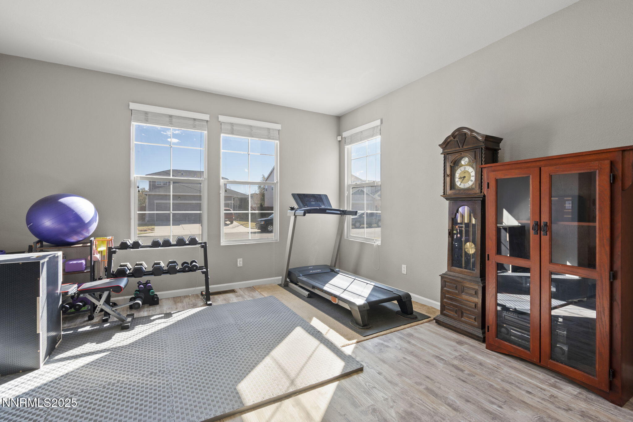 8963 Wynne Street Reno, NV 89506 - Photo 5 of 32 a workspace with furniture and window