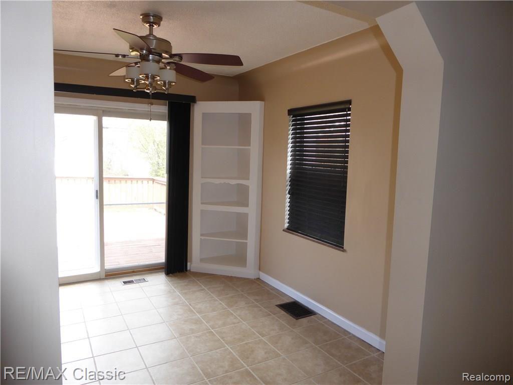 15445 Inkster Road Livonia, MI 48154 - Photo 6 of 56