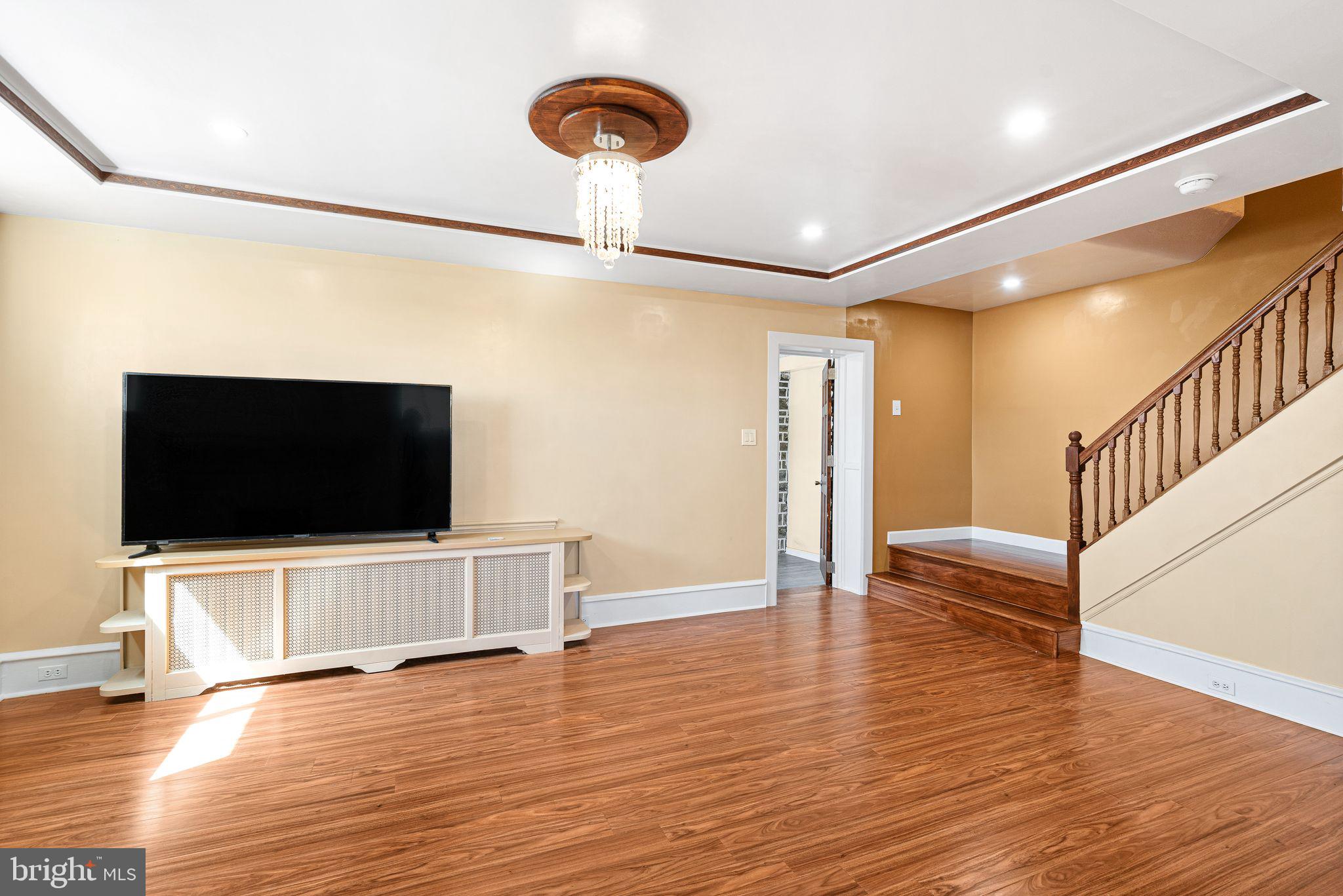 5 Ardsley Road Upper Darby, PA 19082 - Photo 5 of 31 Living Room