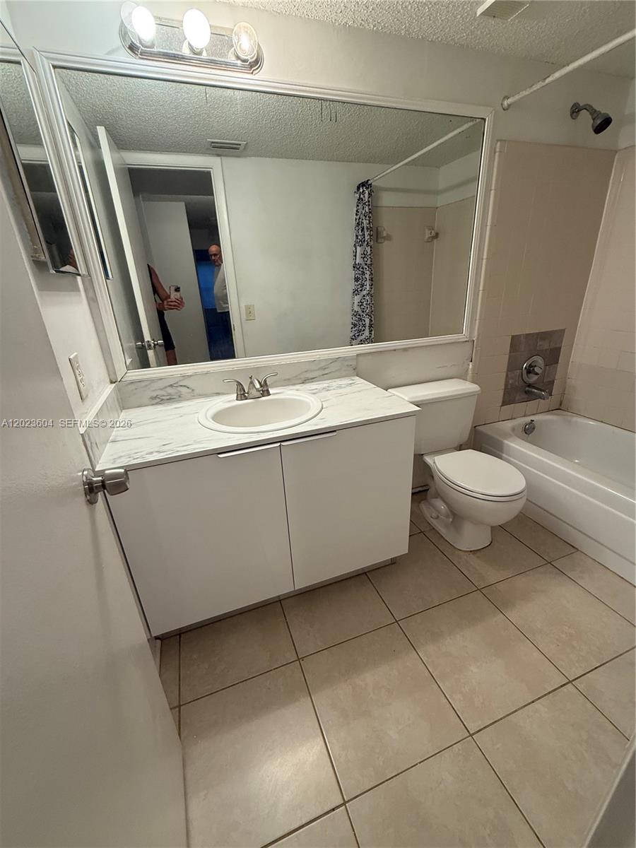 4261 West McNab Road, Unit 28 Pompano Beach, FL 33069 - Photo 16 of 20 Second bathroom