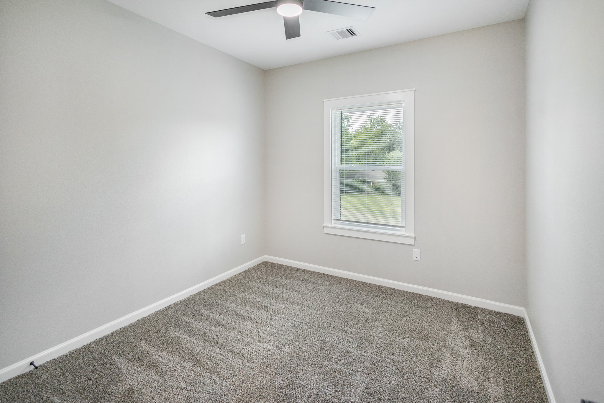 5036 Mallow Street, Unit A Houston, TX 77033 - Photo 28 of 36 an empty room with a window