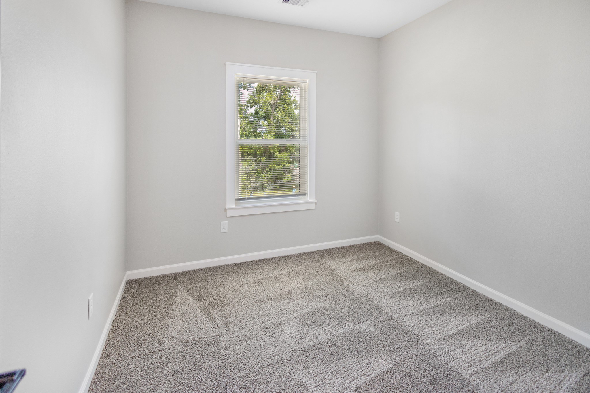 5036 Mallow Street, Unit A Houston, TX 77033 - Photo 33 of 36 an empty room with a window