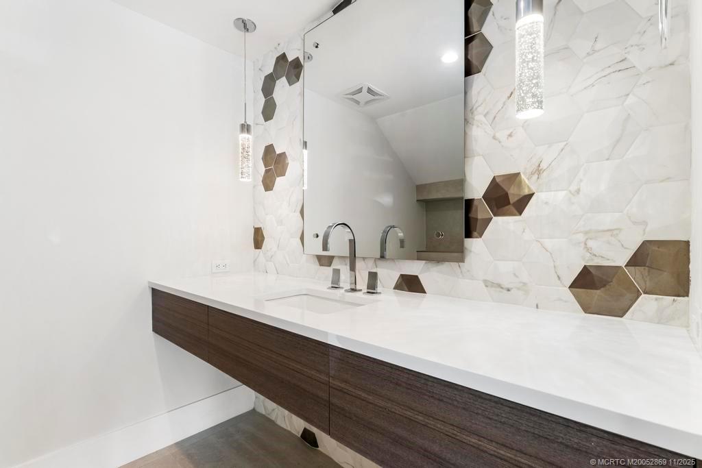 53 Southeast Seminole Street, Unit 1A Stuart, FL 34994 - Photo 23 of 76