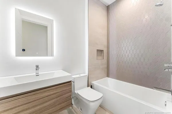 $995,000 | 53 Southeast Seminole Street, Unit 1A, Stuart, FL 34994