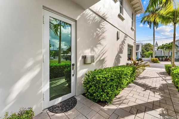 $995,000 | 53 Southeast Seminole Street, Unit 1A, Stuart, FL 34994
