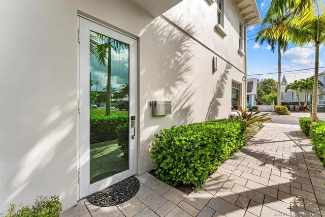 $1,150,000 | 53 Southeast Seminole Street, Unit 1A, Stuart, FL 34994