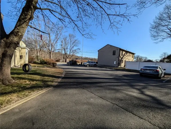 $1,550 | 1425 Manville Road, Unit 4, Woonsocket, RI 02895