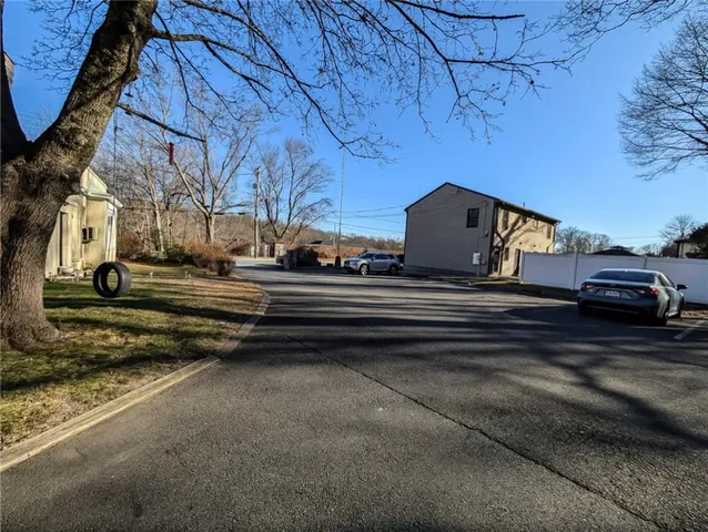 $1,600 | 1425 Manville Road, Unit 4, Woonsocket, RI 02895