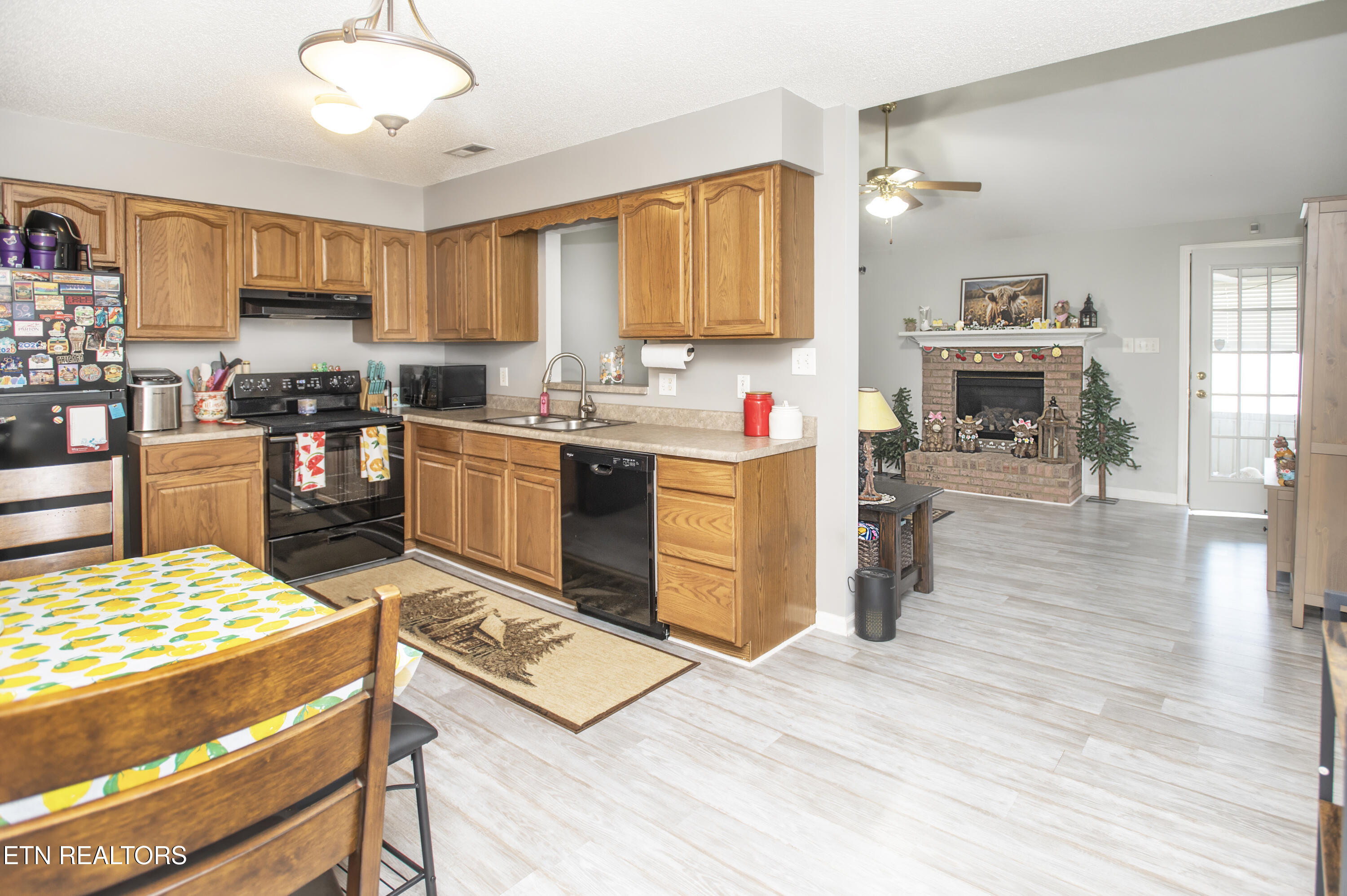 369 Hawthorne Oaks Way Powell, TN 37849 - Photo 7 of 16 Spacious kitchen