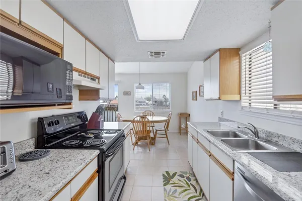 $2,000 | 15425 Fortuna Bay Drive, Unit 304, Corpus Christi, TX 78418