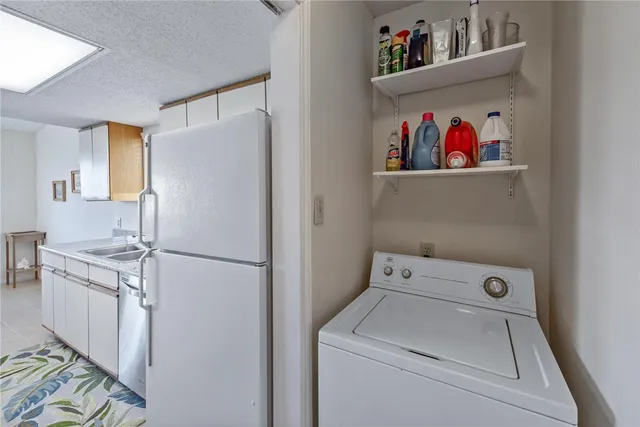 $2,000 | 15425 Fortuna Bay Drive, Unit 304, Corpus Christi, TX 78418