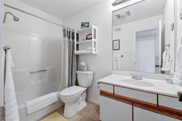 $2,000 | 15425 Fortuna Bay Drive, Unit 304, Corpus Christi, TX 78418
