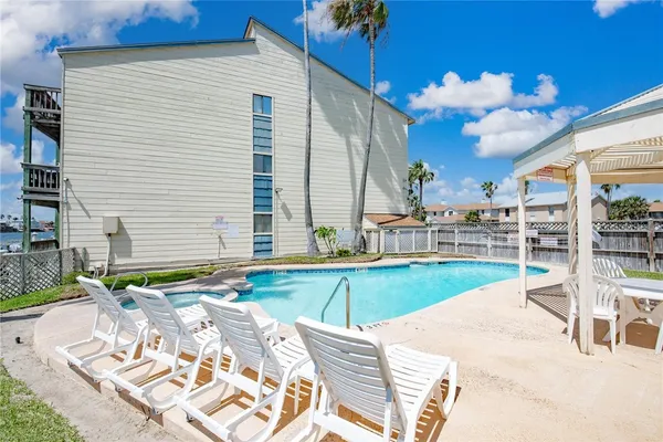 $2,000 | 15425 Fortuna Bay Drive, Unit 304, Corpus Christi, TX 78418