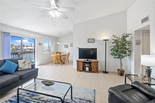 $2,000 | 15425 Fortuna Bay Drive, Unit 304, Corpus Christi, TX 78418