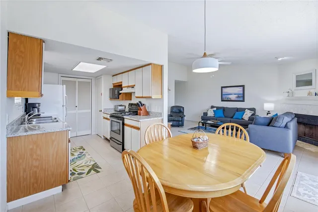 $2,000 | 15425 Fortuna Bay Drive, Unit 304, Corpus Christi, TX 78418