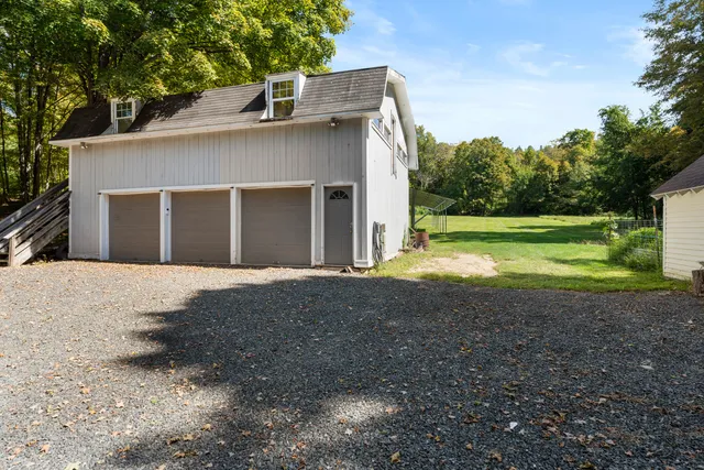 $725,000 | 74 Middle Quarter Road, Woodbury, CT 06798