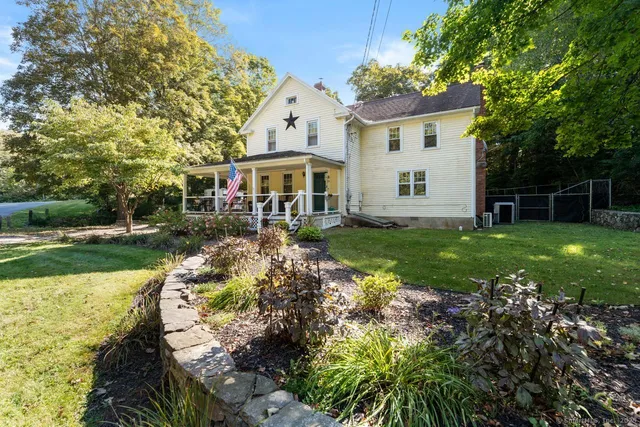 $725,000 | 74 Middle Quarter Road, Woodbury, CT 06798