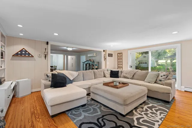 $725,000 | 74 Middle Quarter Road, Woodbury, CT 06798