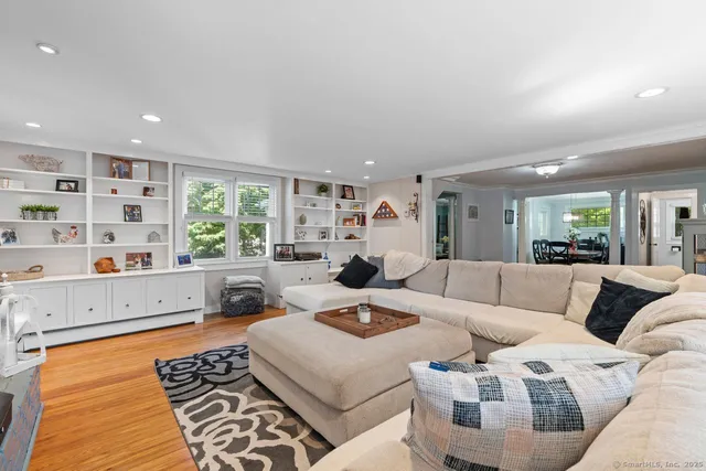 $725,000 | 74 Middle Quarter Road, Woodbury, CT 06798