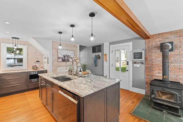 $725,000 | 74 Middle Quarter Road, Woodbury, CT 06798