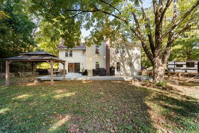 $725,000 | 74 Middle Quarter Road, Woodbury, CT 06798