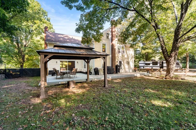 $725,000 | 74 Middle Quarter Road, Woodbury, CT 06798