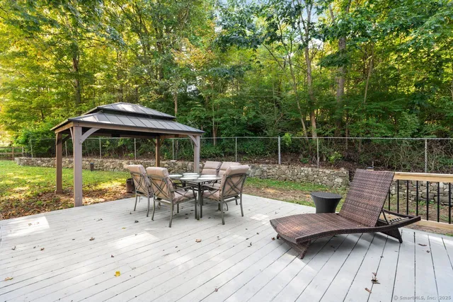 $725,000 | 74 Middle Quarter Road, Woodbury, CT 06798