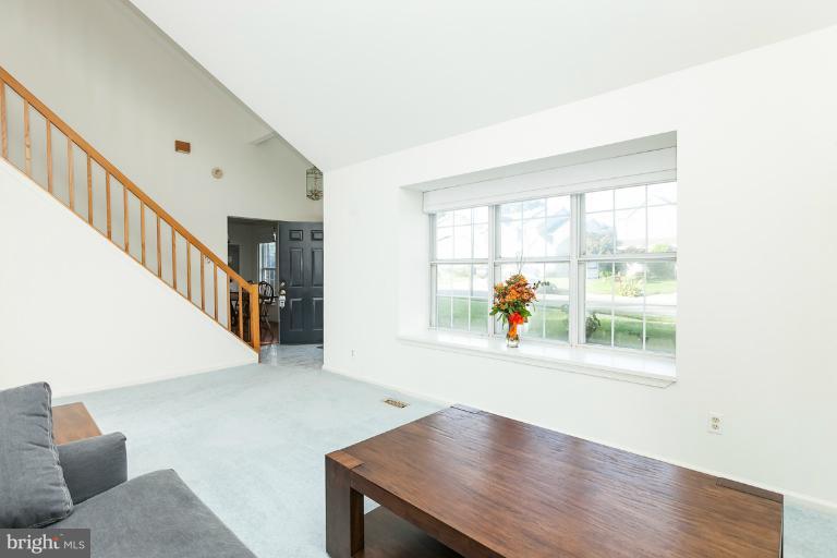 9031 Fieldchat Road Baltimore, MD 21236 - Photo 14 of 26 Living Room