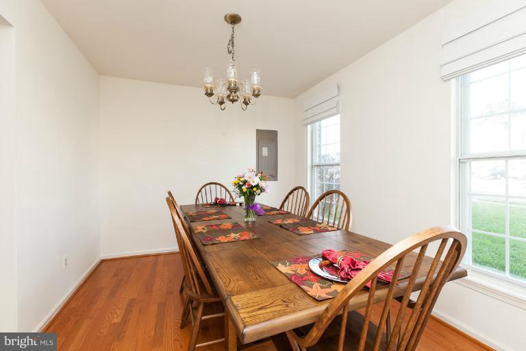 9031 Fieldchat Road Baltimore, MD 21236 - Photo 22 of 26 Dining Room