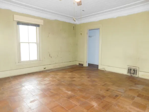 $129,900 | 124 South Chipman Street, Owosso, MI 48867