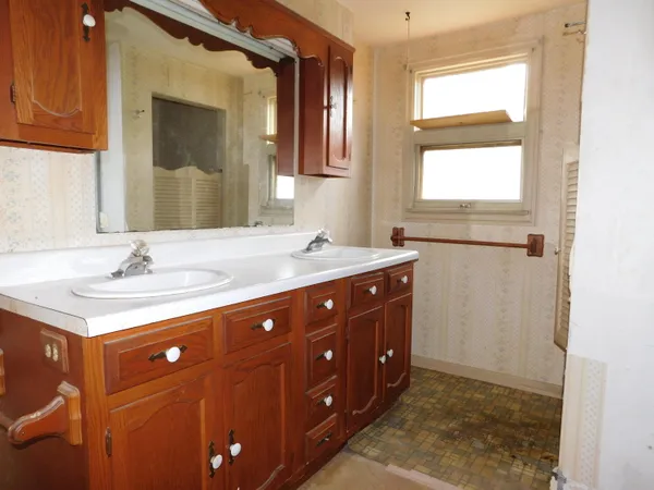 $129,900 | 124 South Chipman Street, Owosso, MI 48867