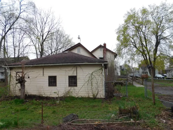 $129,900 | 124 South Chipman Street, Owosso, MI 48867