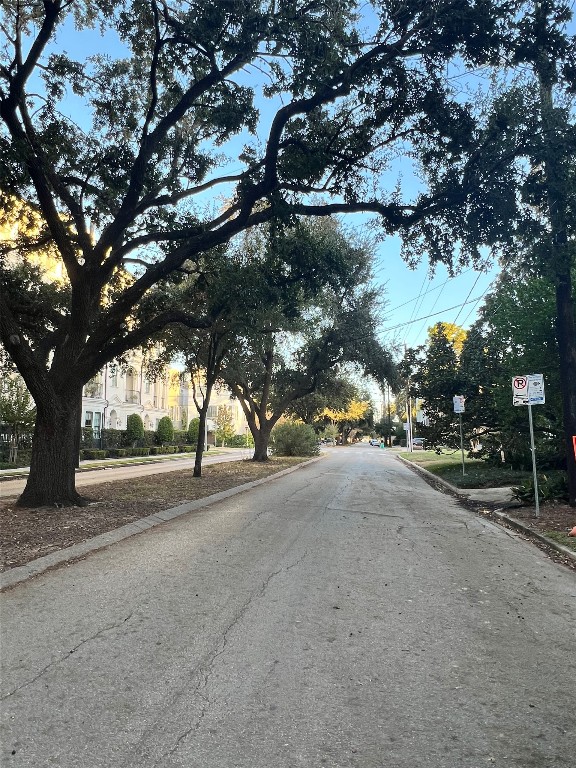 1610 Calumet Street Houston, TX 77004 - Photo 24 of 26 Quiet street- lots of pedestrians