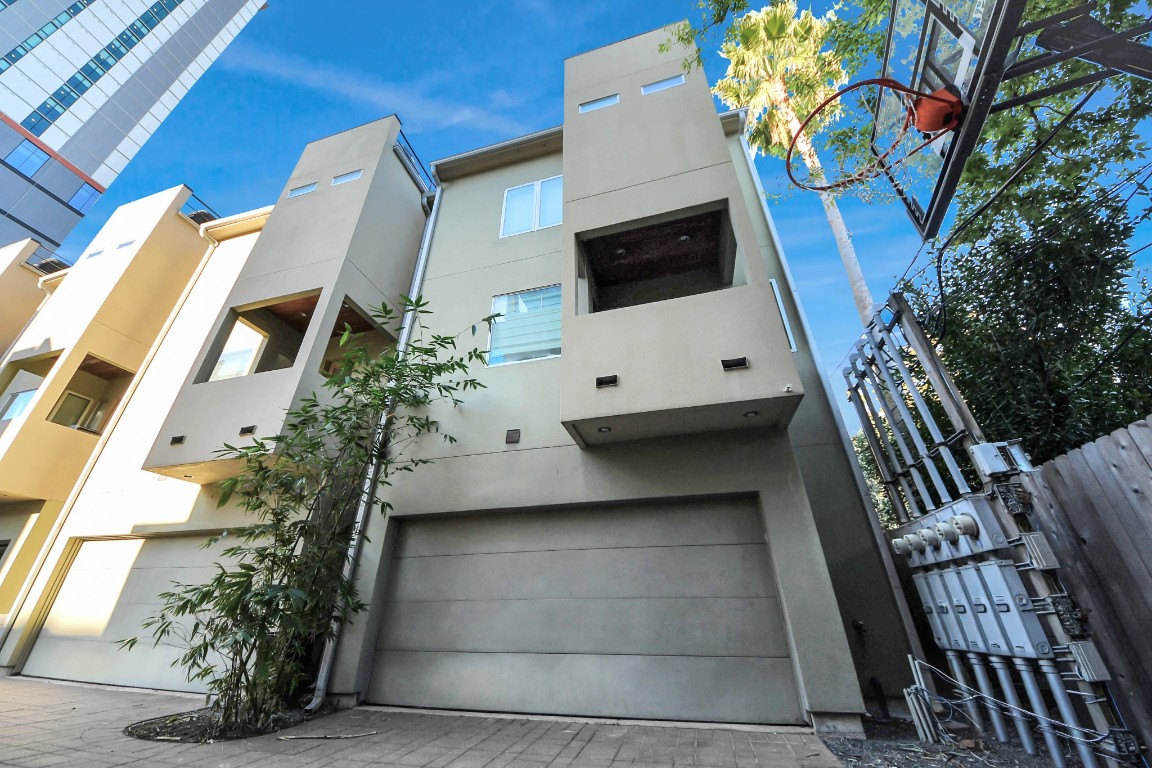 1610 Calumet Street Houston, TX 77004 - Photo 3 of 26 Back of townhome